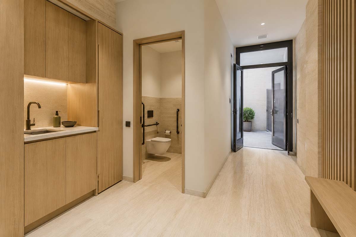  Prime Retail Space