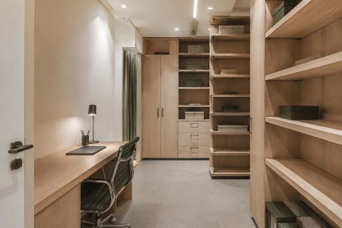  Prime Retail Space