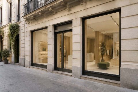  Prime Retail Space